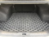 ラゲッジルームは、大容量のスペースを確保。普段のお買い物からレジャーまで、幅広く活躍してくれます!また、リアシートを倒すことでバリエーション豊かにお使いいただけます。