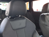 ●一目でAudiとわかる特徴的なシングルフレームグリル・LEDランプ。精悍なフロントマスクからAudiのスマートで上品なブランドを連想させてくれます。女性にも大変ご好評頂いております。