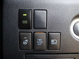 オートマチックハイビームとは、先行車や対向車のライトを認識し、ハイビームとロービームを自動で切り替える機能です。夜道の視界を確保します。詳細は販売店スタッフまでおたずねください。