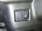 運転席側のシートヒータースイッチです。