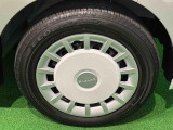 おしゃれは足元から♪純正14インチフルホイールキャップ。フロントベチレートディスクブレーキ。
