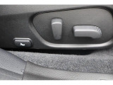 運転席パワーシート 電動シート採用で細かい微調整ができ、ドライビングポジションにしっかり合わせることで疲労軽減や事故防止につながります♪♪