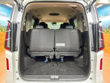 普段のお買い物や通勤、送迎等に十分な荷室スペースを確保しております。セカンドシートを倒すと、大きな荷物の積載も可能です♪
