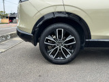 アルミホイール装備しています。カッコいいデザインで車に高級感が出ます。