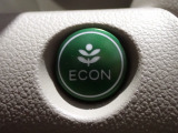 エンジン、エアコンなどを制御し低燃費な『ECONモード』に、また走りを楽しみたいとき、空調など快適性を重視したいときにはスイッチOFFで通常モードに切り替えができます!