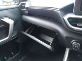 車検証などの保管に便利な小物入れがついています