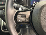 ステアリングにオーディオ操作スイッチが付いています。オーディオ画面に直接タッチしなくても操作が出来ますので、運転に集中できます。