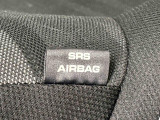 車両側方からの衝撃を緩和するSRSサイドエアバッグ(運転席/助手席)に加えて,SRSカーテンシールドエアバックも標準装備