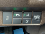 パーキングセンサーが装備されておりますので駐車の際も安心です。初心者の方はもちろんのこと、初めて乗られる車や運転が苦手な方などにもお勧めできる装備です!安心してお乗りください!