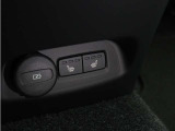 リアシートにもシートヒーターを装備。4席全てで独立した調整が可能です。