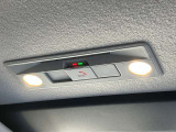 優しいルームランプが車内を照らしてくれます。