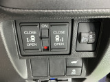 パワースライドドアの開閉はスマートキーのリモコンやドアノブは勿論、運転席側のスイッチ操作でも開閉ができ、安全・簡単です