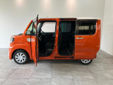 お客様にぴったりなおクルマをお選びいただけますように様々な展示車をご用意致しております!ダイハツの軽自動車だけではなく、他メーカー車やコンパクトカー・ミニバンなども数多く取り揃えております!