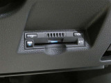 アンテナ分離型ETCです。ETC本体は目立つところに設置していないのでデザイン的にも安全性も高いです。