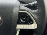 ステアリングスイッチ付き。前方から目を離すことなく操作することが可能です。