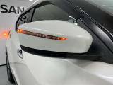 【ウィンカー付きドアミラー】ドアミラーは車幅の最も外側に位置するため、横や斜め後ろから接近する車両や歩行者にも方向指示が伝わりやすくなります。