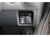 【左電動スライドドア】力を入れずにラクラクドア開閉♪左側電動スライドドア装備車両◎右側スライドドアは手動開閉です。狭い駐車場での乗り降りもラクラク♪挟み込み防止機構装備でお子様の乗り降りも安心◎