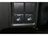 運転席と助手席には寒い日の肩や腰、冷えやすい下肢を温めてくれるシートヒーターが付いております!