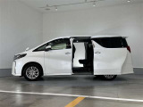 両側パワースライドドア付きだから、狭い駐車スペースなどでの 乗り降りラクラク!小さなお子さまのいるご家庭には嬉しい装備。