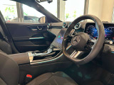 メルセデス・ベンツの定める厳しい基準をクリアしたお車のみをご案内させて頂きます。納車前整備はメーカー規定に基づき100項目以上にも及ぶ点検を熟練のメカニックによって行いご納車させて頂きます。
