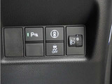 ホンダセンシングが装備されています。アダプティブレーダークルーズやレーンキープアシスト、車線逸脱防止機能なども備えていて、ロングドライブも快適で安全にお楽しみいただけます。
