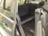 自社整備工場で点検整備をおこなってからお渡ししています。車検が残っている場合は『12ヶ月点検整備』を、車検整備付きの場合は『車検整備』をおこないます。整備費用は車両本体価格に含まれています。