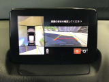 360&deg;ビューモニターでは前後左右4つのカメラ映像をさまざまな走行状況に応じて切り替えてセンターディスプレイに表示することで、駐車時や狭い道でのすれ違い時、見通しの悪い交差点進入時でも安心感を高めます
