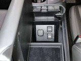 12V/120Wの電源部とメディアプレイヤー接続部です。