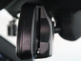 【ルームミラー一体型ETC】BMWといえばルームミラー一体型のETC。ドライバーから差し込めるかたちになっておりますので、差し忘れの際も慌てずにご利用いただけます。