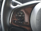 【ステアリングスイッチ】運転中、前方から目線をそらすことなく、オーディオ等の操作が可能な便利機能!