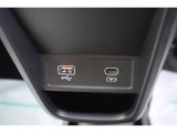 【充電ポート】USB・タイプC充電ポートを備え、利便性も◯です!