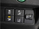 ◆VSA◆横滑り防止装置が装備されています。コーナーリング時の横すべりを抑える機能と、車両の急激な挙動変化を抑える機能で、安定した走行を実現しています。運転に安心とゆとりが出来ます。