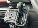 当社の中古車は全車両整備付価格です。別途、整備料金をいただくことはございませんのでご安心ください。全社オイル、オイルフィルターの交換はもちろんのこと、必要と判断された消耗品は交換させていただきます
