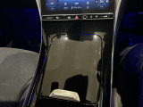 視認性が高い純正ミラーを採用しております。安全に運転が出来る様、一つ一つの部品に拘っているのがメルセデス・ベンツです。