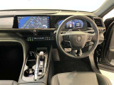 運転席周りのレイアウトをご覧ください。ナビゲーションが綺麗に装着されすっきり収まってますね!