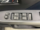 パワーウィンドウスイッチで運転席から全席の窓の開閉ができます♪