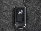 ◆スマートキー◆カギをバッグやポケットに入れたままでもドアロックの開閉ができる『スマートキー』付き!雨天や暗くなってもカギを取り出す必要がなくドアの開錠&エンジンも始動できます
