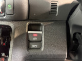 電子制御パーキングブレーキは信号待ちでも便利。いつもより運転がラクになるはずです。