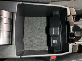 アクセサリーソケットや、携帯の充電などに便利な充電用USBポート(USB Type-C)を装備!車内にあると便利なアイテムのひとつですね
