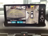 【マルチビューカメラ】マルチビューカメラ装備。車を上空から見下ろしたような映像や状況に応じた映像をナビ画面に表示します。自転車や小さなお子様の確認もできます。万が一を防ぐために。