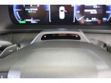 【ドライバーモニター】搭載です。目の開閉状態や視線方向、顔の向きや運転姿勢からドライバーの運転状態を検知。脇見・閉眼状態を検知した場合などにはドライバーに警告してくれます。