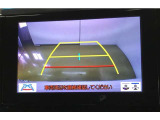 駐車する際の補助として、ステアリングと連動する補助線が映るバックカメラを搭載しています