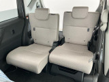 【スライドシート】後席にもスライド機構があることで、細やかに荷室スペースを確保!日常の様々なシーンに対応します♪