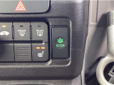 ECON・燃費のいい運転時にはメーター内の証明がグリーンに。クルマ全体を低燃費モードにします、あなたのエコ運転を、あの手この手でサポートします。
