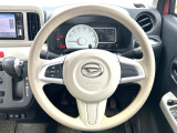 インテリアに合わせたデザインのステアリングは、運転される方のことも考え、運転しやすい形状、大きさです。是非一度、実際に触ってお確かめください。
