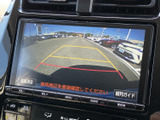 駐車時の後方視界をサポート。安全かつスムーズなバック駐車を実現し、万が一の事故を防ぎます。