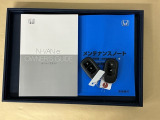 メンテナンスノート【点検整備記録簿・保証書】、取説も揃ってます。スマートキーはバッグなどにしまったままボタン操作でメイン電源のON/OFFができて便利に使えます