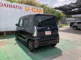 左斜め後ろ
