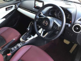運転席は運転に集中出来るようなデザインになっており、操作のボタンも押しやすい位置にあります。