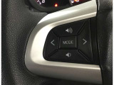 運転中目線を変えずにオーディオの操作ができるステアリングスイッチです